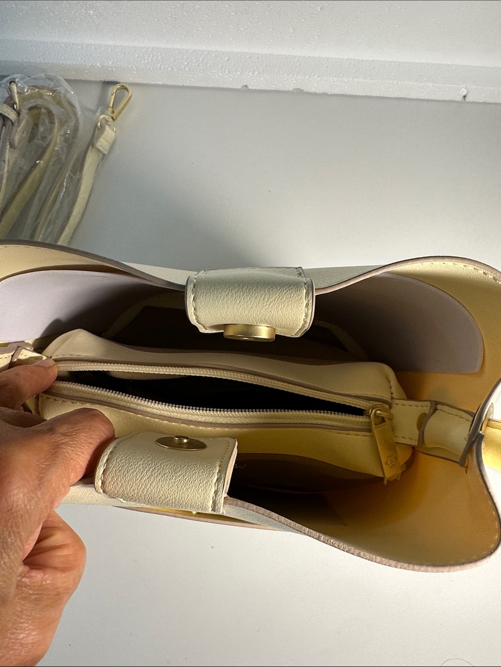 Nanette Lepore ISABELA Buttercream Shoulder or Convertible Bucket Bag-NWT - Picture 3 of 15